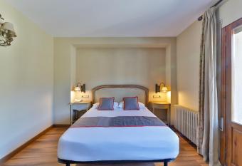 HOSTAL RIO ARA BELLOSTA by Vivere Stays allows 18 year olds to book a room