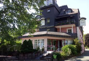 Kloesterle allows 18 year olds to book a room