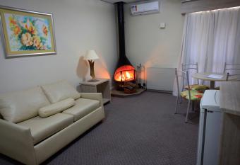 Sky Ville Hotel Canela has rooms with a private hot tub