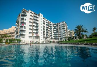 Flor Da Rocha has Balcony rooms