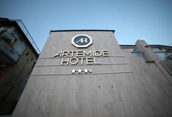 Hotel Artemide has Balcony rooms