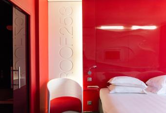 Zenitude H  tel R  sidences Bassin d Arcachon allows 18 year olds to book a room