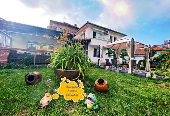 Villa Rusto allows 18 year olds to book a room