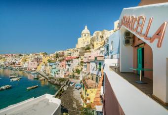 Hotel La Corricella has Balcony rooms