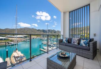 Absolute Waterfront Magnetic Island has Balcony rooms