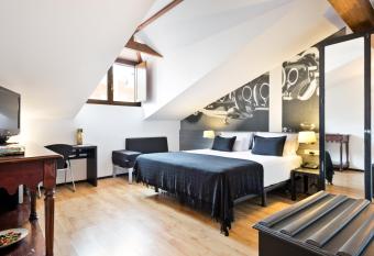 Abba Jazz Hotel Vitoria allows 18 year olds to book a room