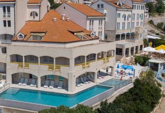 Hotel Stella has Balcony rooms