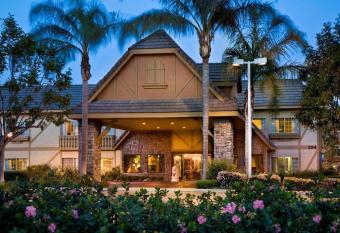 Folk Inn Ontario Airport allows 18 year olds to book a room