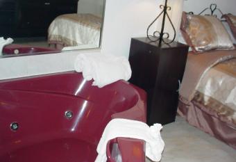 Blue Moon Motel has rooms with a private hot tub