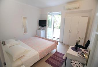 Rooms Feme allows 18 year olds to book a room