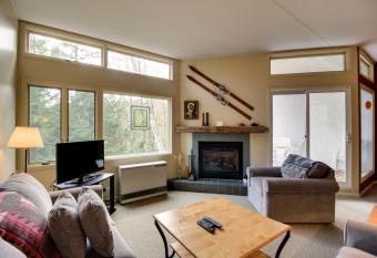 Bridges 53 has Balcony rooms