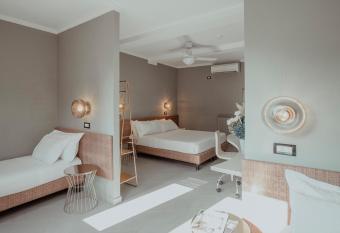 Hotel Marisa allows 18 year olds to book a room