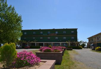 Hostal l Esplai allows 18 year olds to book a room