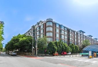 Beijing RJ Brown City Center Hotel has Balcony rooms