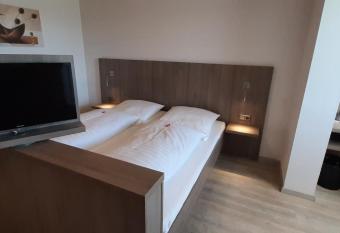 Landgasthof Zur scharfen Ecke allows 18 year olds to book a room