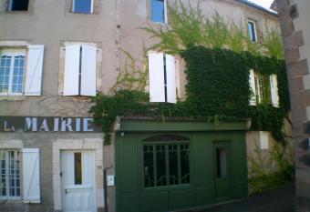 Ancien Cafe de la Mairie allows 18 year olds to book a room