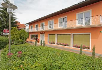 Hotel Reineldis has Balcony rooms