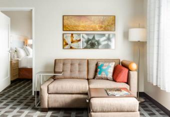 Fairfield Inn & Suites by Marriott Detroit Lakes allows 18 year olds to book a room