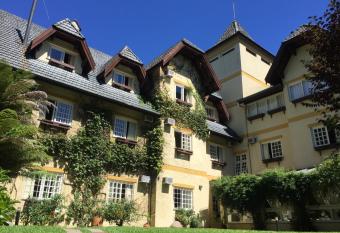 Tri Hotel Le Chateau allows 18 year olds to book a room