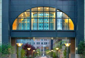 New York Marriott at the Brooklyn Bridge allows 18 year olds to book a room