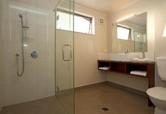 Atrium On Ulster has rooms with a private hot tub