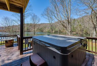 stayNantahala - Smoky Mountain Cabins and Luxury Yurts has Balcony rooms