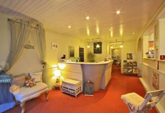 H  tel Caravelle Contact H  tel allows 18 year olds to book a room