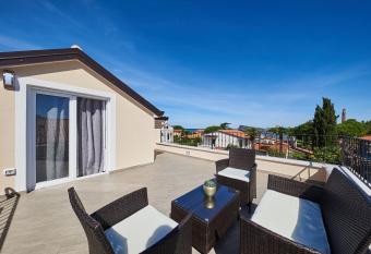 Apartman Tamara has Balcony rooms