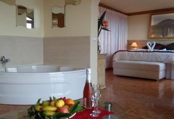 Estrella del Norte has Balcony rooms