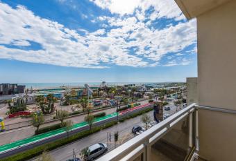 Hotel Ambasciatori has Balcony rooms