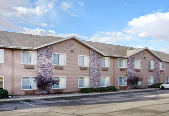 Comfort Inn Idaho Falls allows 18 year olds to book a room