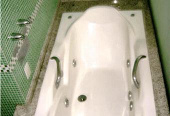 Hotel Rosa Mar has rooms with a private hot tub