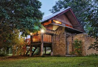 Mon Saeng Jun Homestay has Balcony rooms