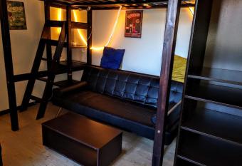 Mini Studio de 13 m2 avec terrasse 15 mn centre Nimes allows 18 year olds to book a room