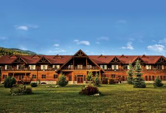 Glacier House Hotel & Resort has Balcony rooms