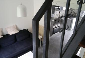 Meung sur Loire sur la route des Ch  teaux has Balcony rooms