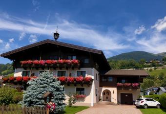 Landhof Aigner has Balcony rooms