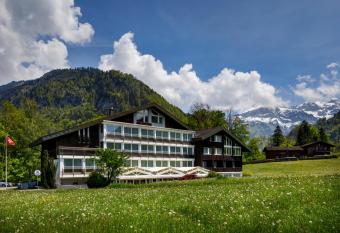 Hotel Klausenhof Fl  eli allows 18 year olds to book a room