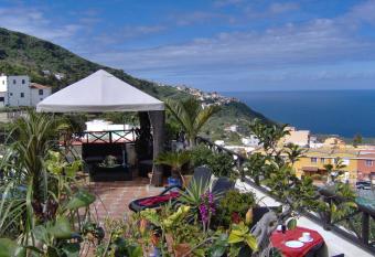 Apartamentos Monasterio de San Antonio allows 18 year olds to book a room