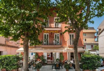 Hotel Miramare has Balcony rooms