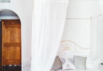 Alessia s Place has Balcony rooms