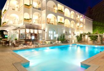 Kronos Hotel has Balcony rooms