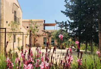 Battimandorlo allows 18 year olds to book a room