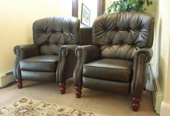 Noble House Inn has rooms with a private hot tub