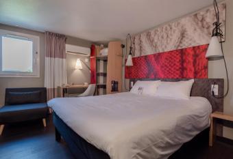 IBIS Lyon Sud Chasse Sur Rh  ne allows 18 year olds to book a room