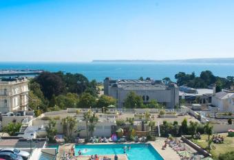 TLH Carlton Hotel and Spa - TLH Leisure and Entertainment Resort allows 18 year olds to book a room