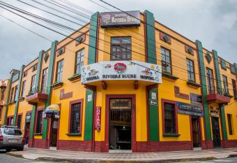 Hostal Riviera Sucre has Balcony rooms