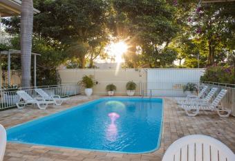 Pousada Cataratas allows 18 year olds to book a room