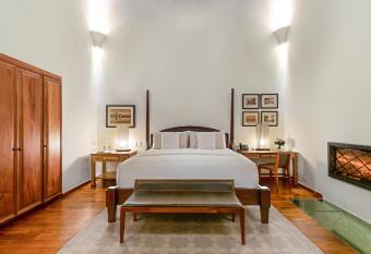 Hotel Casa Blanca 7 allows 18 year olds to book a room