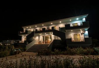 Zeus Apartments has Balcony rooms